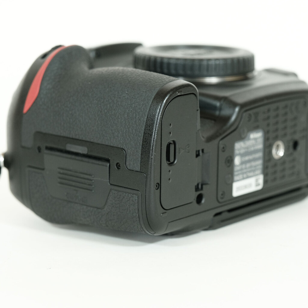 Nikon D850 箱付き Amazon | Nikon D850 デジタル一眼レフカメラ 64GBメモリーカード付き