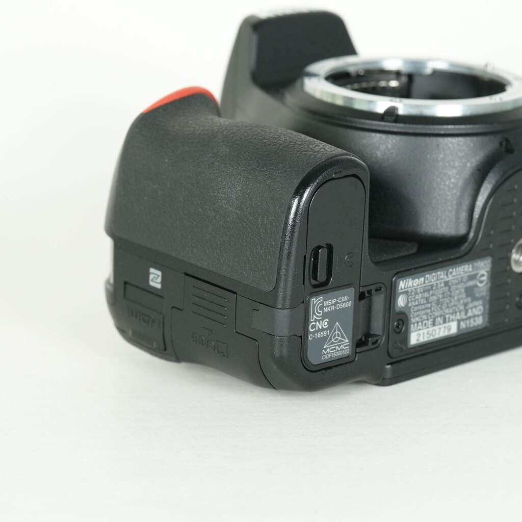 Nikon D5600の出品 | ONE SCENE（ワンシーン）