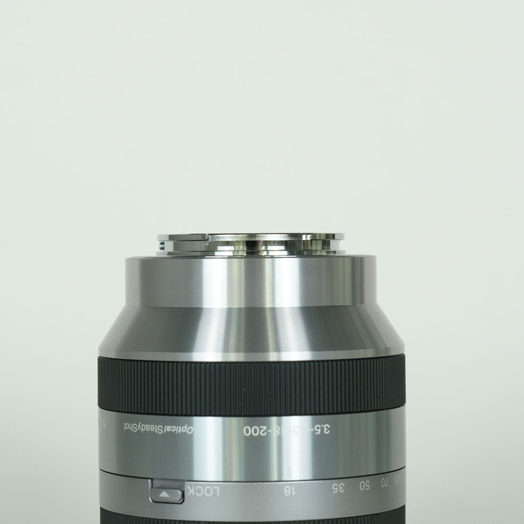 SONY E18-200mm F3.5-6.3 OSS SEL18200の出品 | ONE SCENE（ワンシーン）