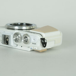 OLYMPUS PEN Lite E-PL7 ボディ ホワイト OLYMPUS PEN Lite E-PL7 ボディ ホワイト