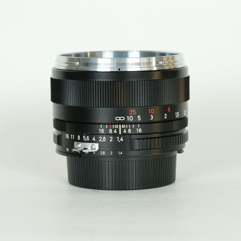 Carl Zeiss Planar T* 50mm F1.4 ZF [ニコンF用]