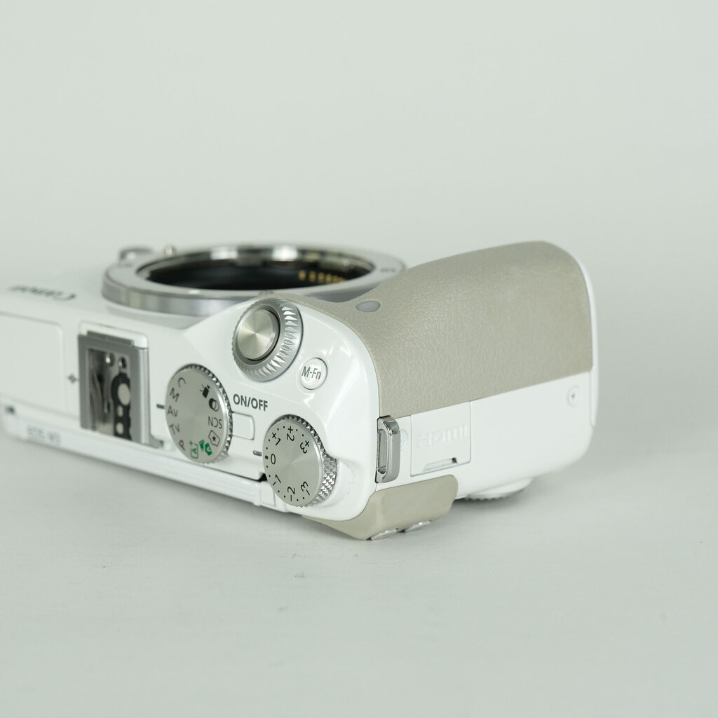 Canon EOS M3 ボディ ホワイトの出品 | ONE SCENE（ワンシーン）