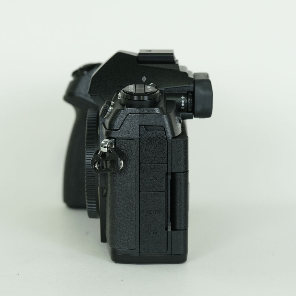 OLYMPUS OM-D E-M1 Mark II