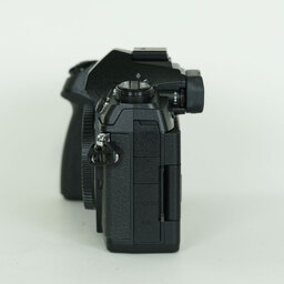 OLYMPUS OM-D E-M1 Mark II