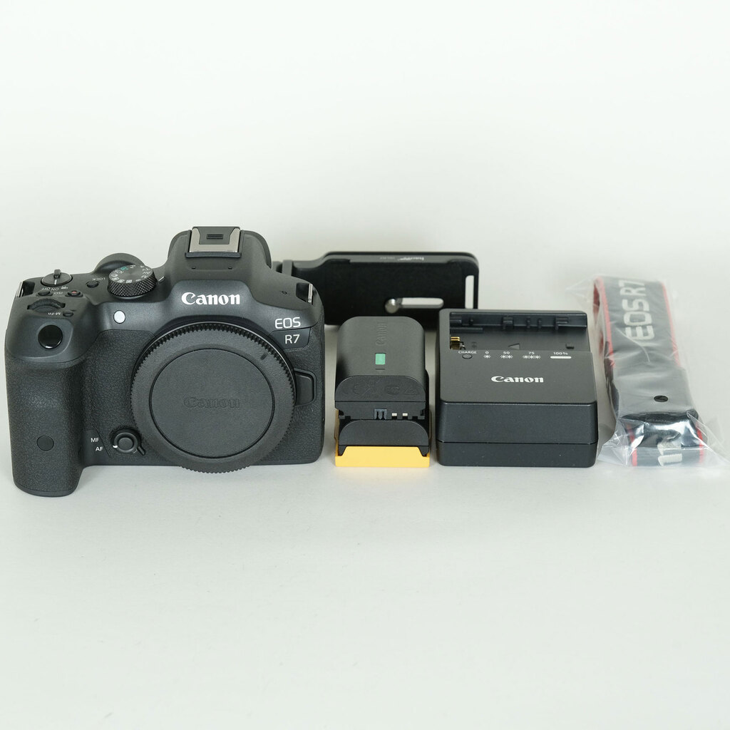 Canon EOS R7