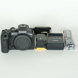 Canon EOS R7
