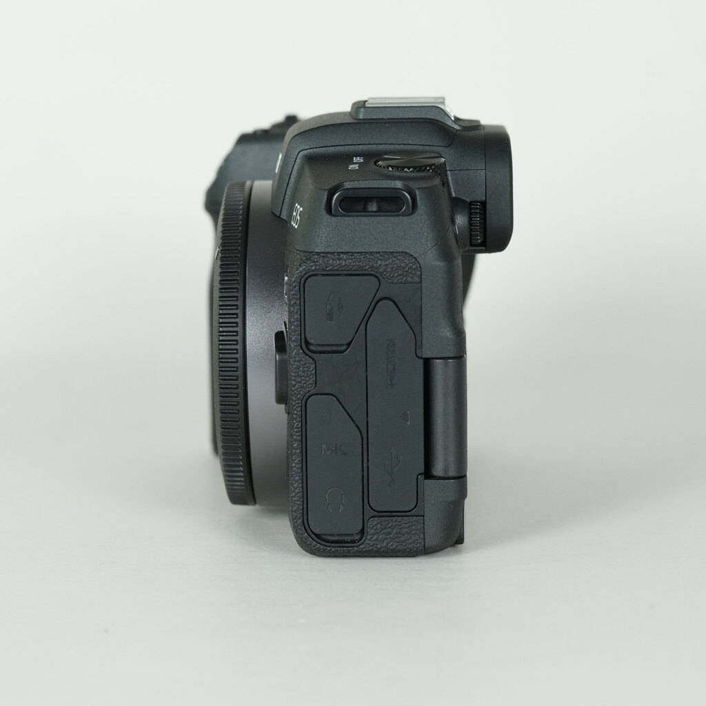 Canon EOS RP [�{�f�B]