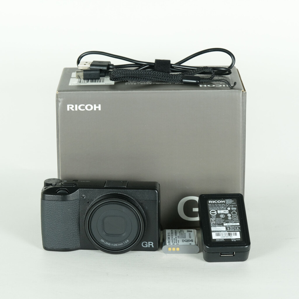 RICOH GR IIIx 即日発送　値下げ交渉あり RICOH GR IIIxの出品 | ONE SCENE（ワンシーン）
