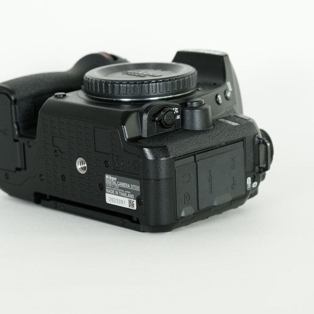 Nikon D7500
