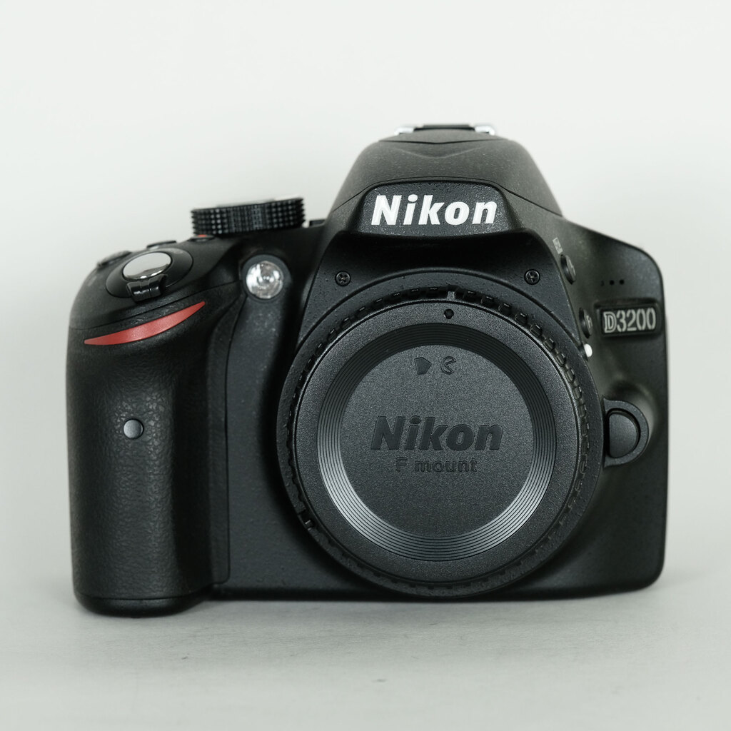 Nikon D3200�{�f�B �u���b�N