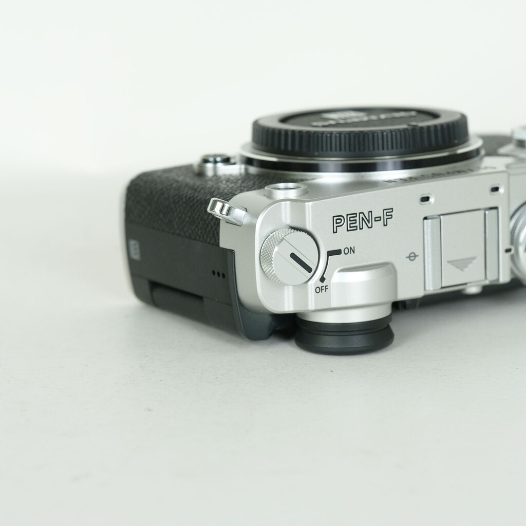 OLYMPUS PEN-F