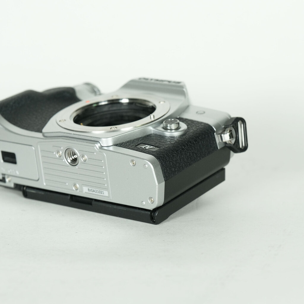 OLYMPUS OM-D E-M10 Mark IV OLYMPUS OM-D E-M10 Mark IV