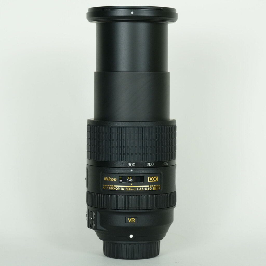 Nikon AF-S DX NIKKOR 18-300mm F3.5-5.6G ED VR Nikon AF-S DX NIKKOR 18-300mm F3.5-5.6G ED VR