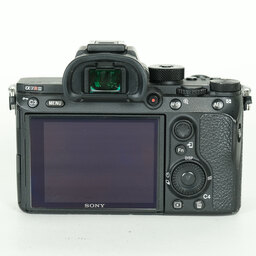 SONY α7R III（ILCE-7RM3）の出品 | ONE SCENE（ワンシーン）