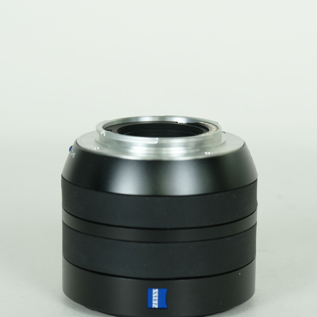 Carl Zeiss Touit 1.8/32 [フジフイルムX用]の出品 | ONE SCENE（ワン