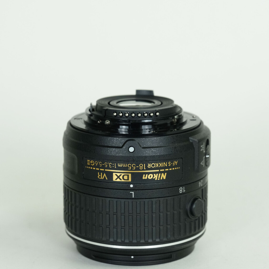 Nikon AF-S DX NIKKOR 18-55mm f3.5-5.6G VR II Nikon AF-S DX NIKKOR 18-55mm f3.5-5.6G VR II