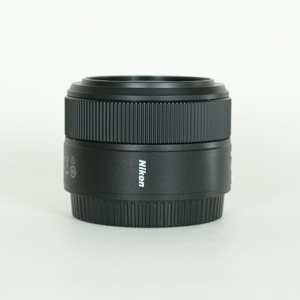 Nikon NIKKOR Z 40mm f/2 Nikon NIKKOR Z 40mm f/2