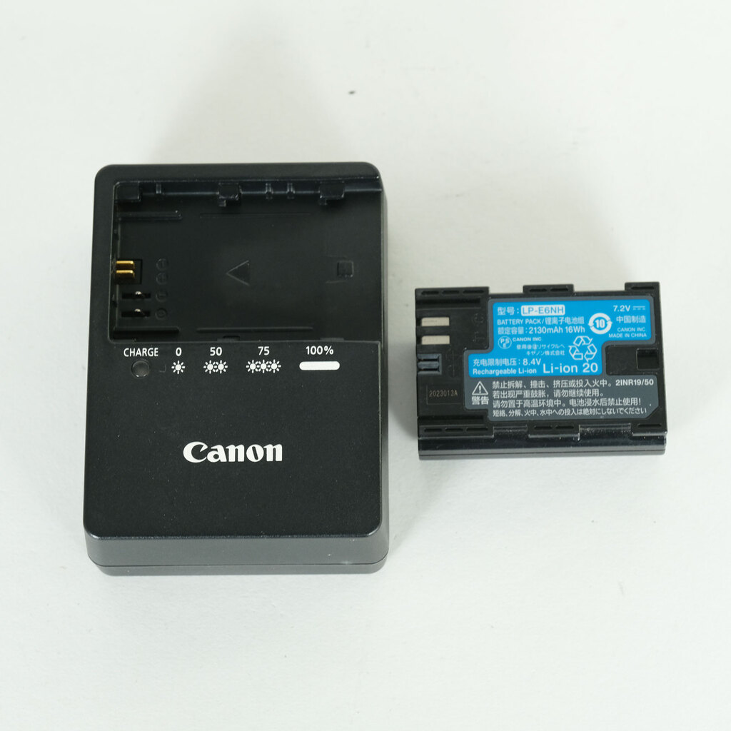 Canon EOS R7 Canon EOS R7