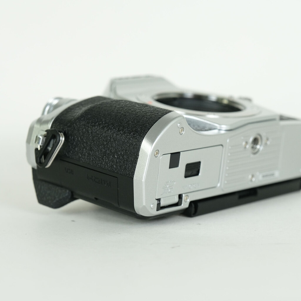 OLYMPUS OM-D E-M10 Mark IV OLYMPUS OM-D E-M10 Mark IV