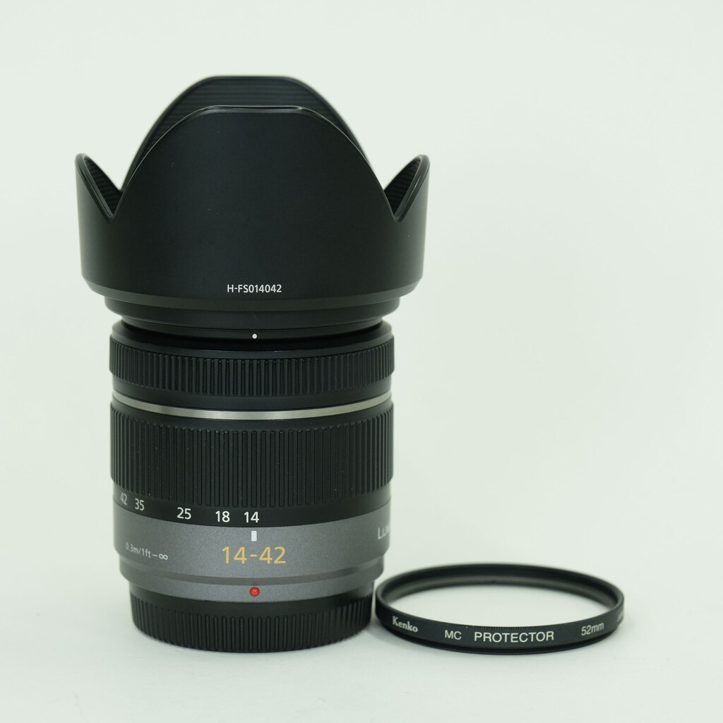 Panasonic LUMIX G VARIO 14-42mm F3.5-5.6 ASPH./MEGA O.I.S. Panasonic LUMIX G VARIO 14-42mm F3.5-5.6 ASPH./MEGA O.I.S.