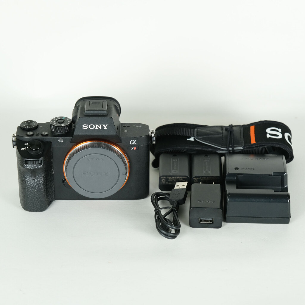 SONY α7R II（ILCE-7RM2）の出品 | ONE SCENE（ワンシーン）