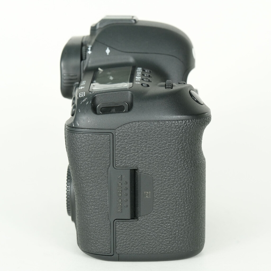 Canon EOS 5D Mark IV [�{�f�B]