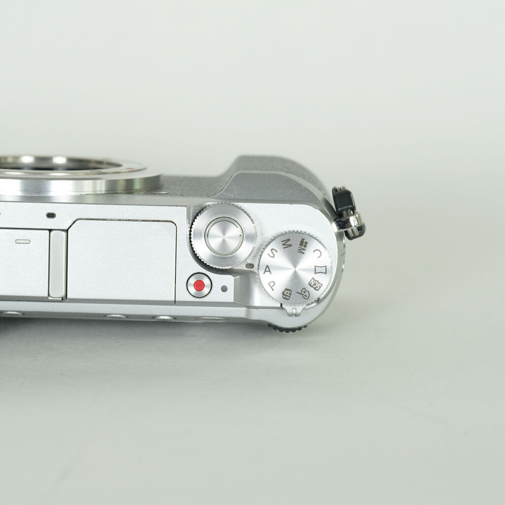 Panasonic LUMIX DMC-GX7MK2 ボディ シルバー