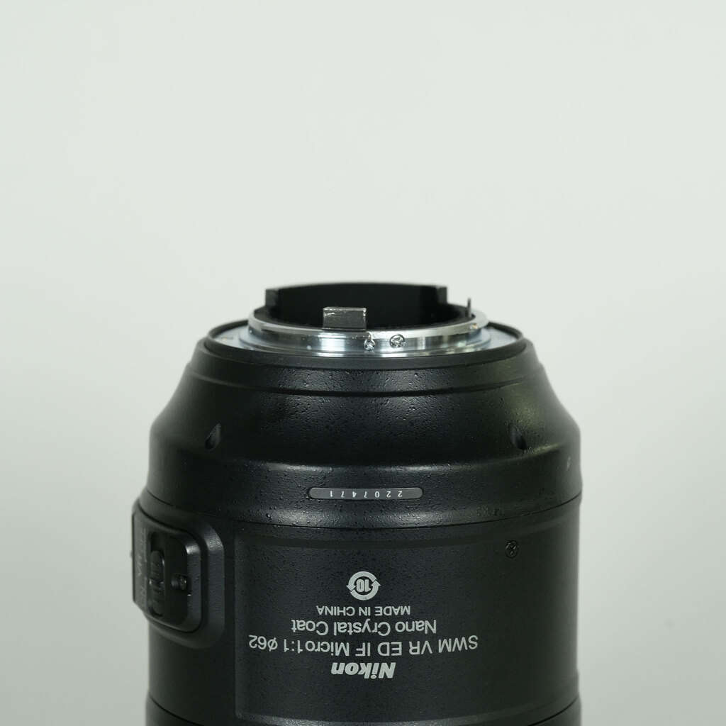 Nikon AF-S VR Micro-Nikkor 105mm f/2.8G IF-ED Nikon AF-S VR Micro-Nikkor 105mm f/2.8G IF-ED