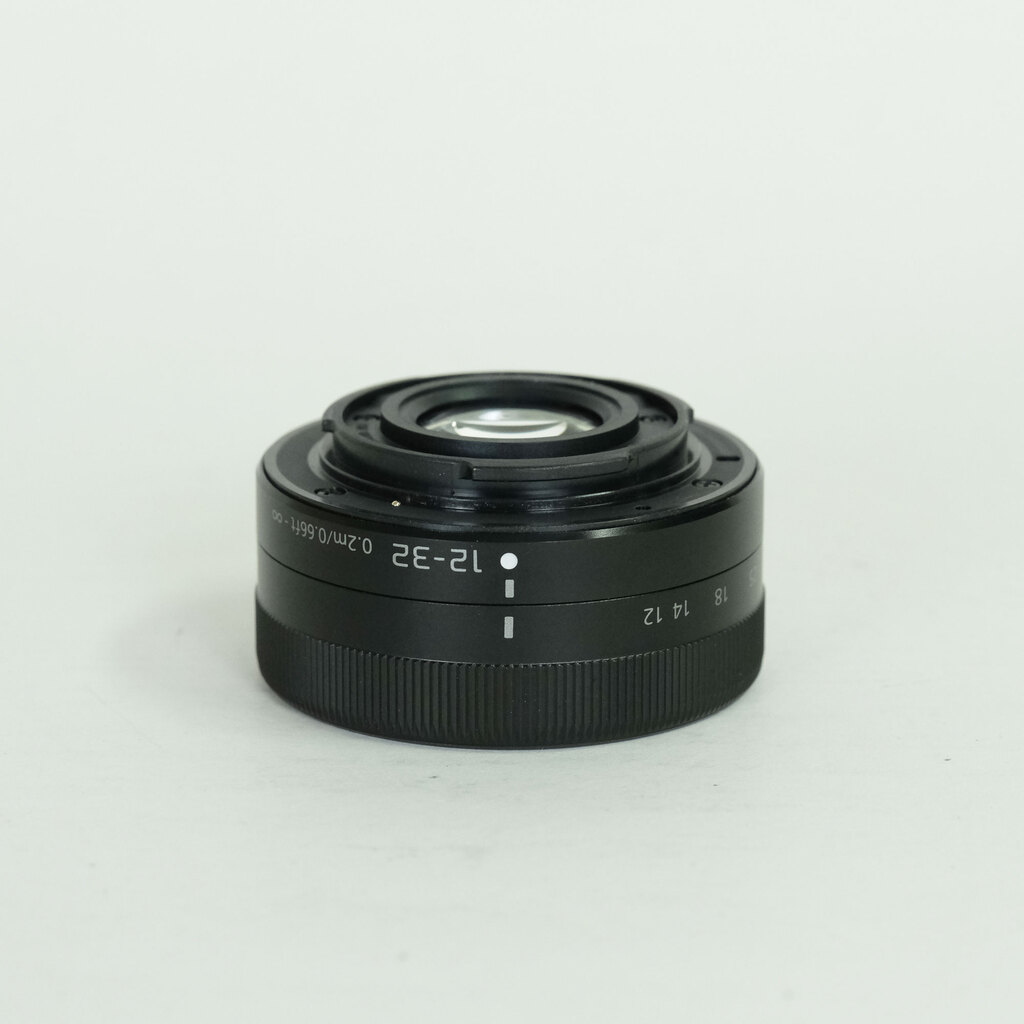 Panasonic LUMIX G VARIO 12-32mm / F3.5-5.6 ASPH. / MEGA O.I.S.
