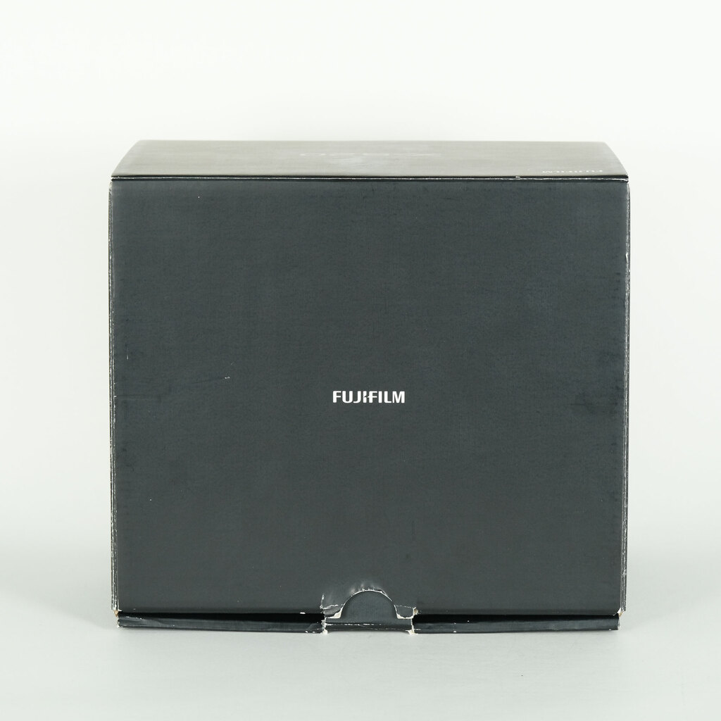 FUJIFILM X-S20