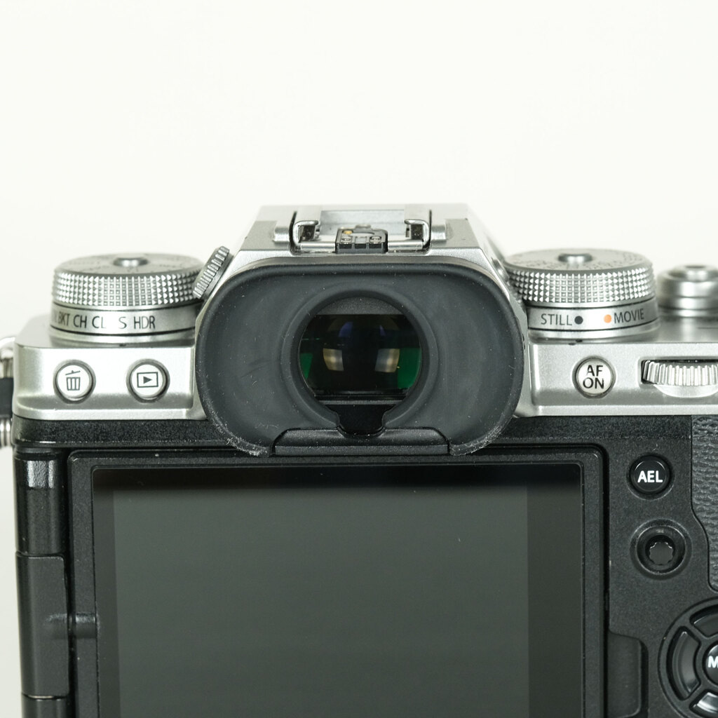 FUJIFILM X-T4 FUJIFILM X-T4