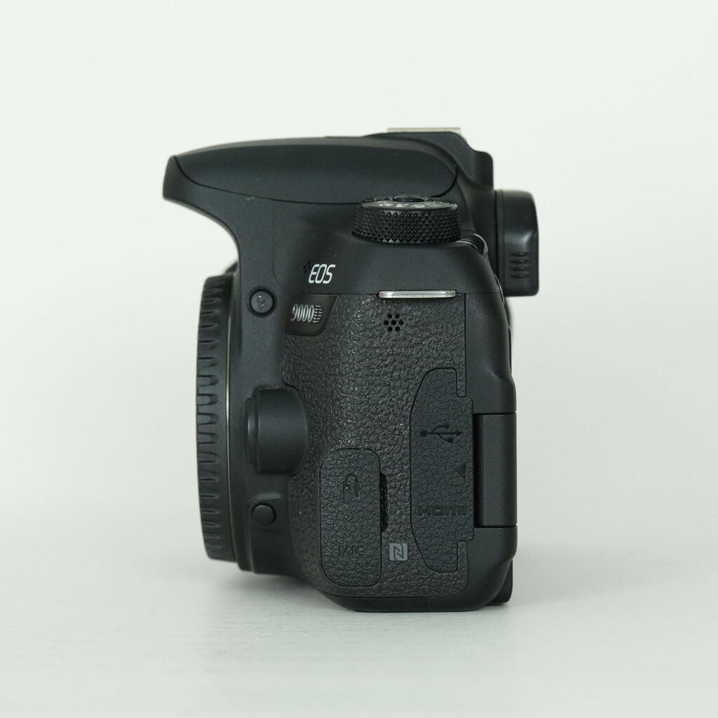 Canon EOS 9000D [�{�f�B]