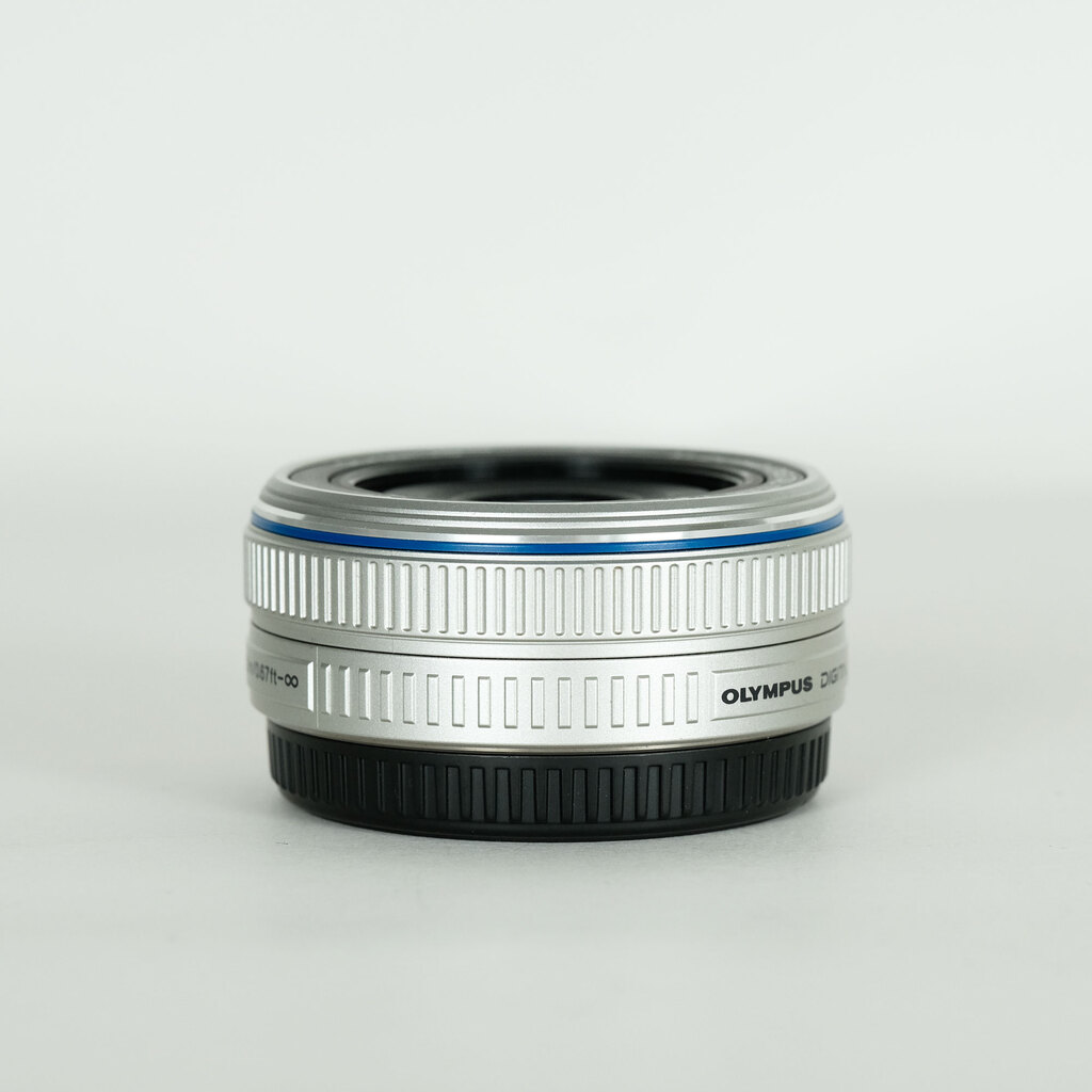 OLYMPUS M.ZUIKO DIGITAL 17mm F2.8 シルバー