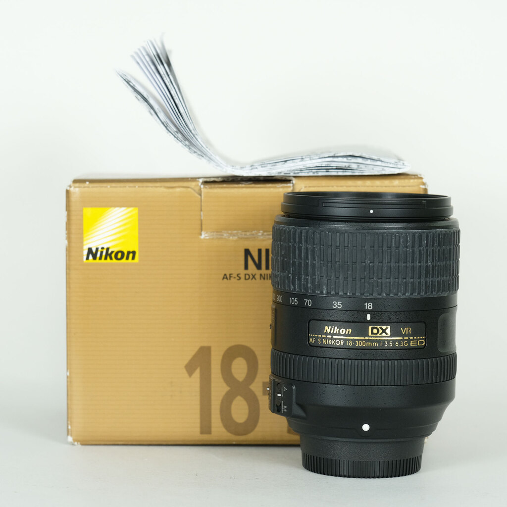 Nikon AF-S DX NIKKOR 18-300mm f/3.5-6.3G ED VRの出品 | ONE SCENE