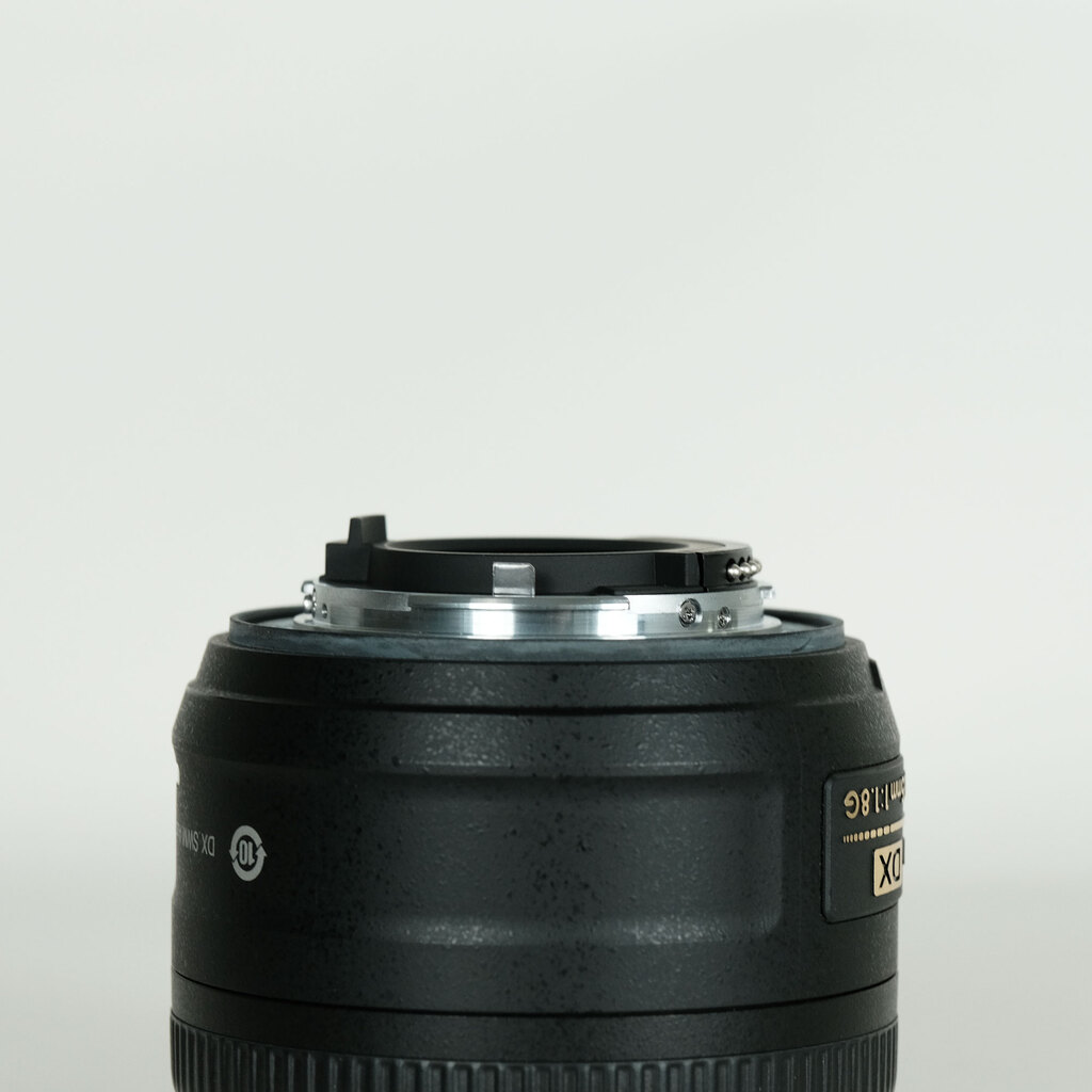 Nikon AF-S DX NIKKOR 35mm f/1.8G Nikon AF-S DX NIKKOR 35mm f/1.8G