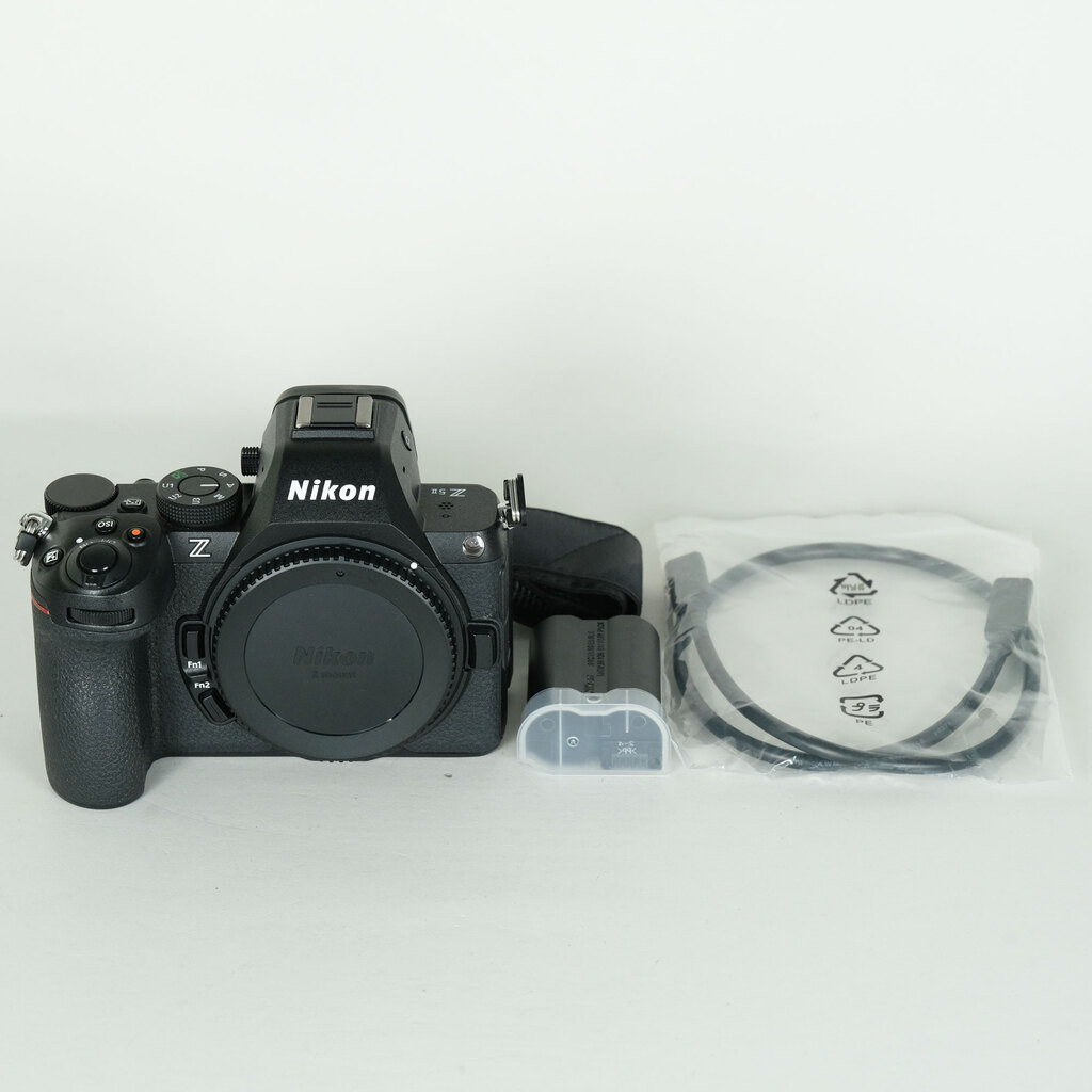 Nikon Z5II [�{�f�B]