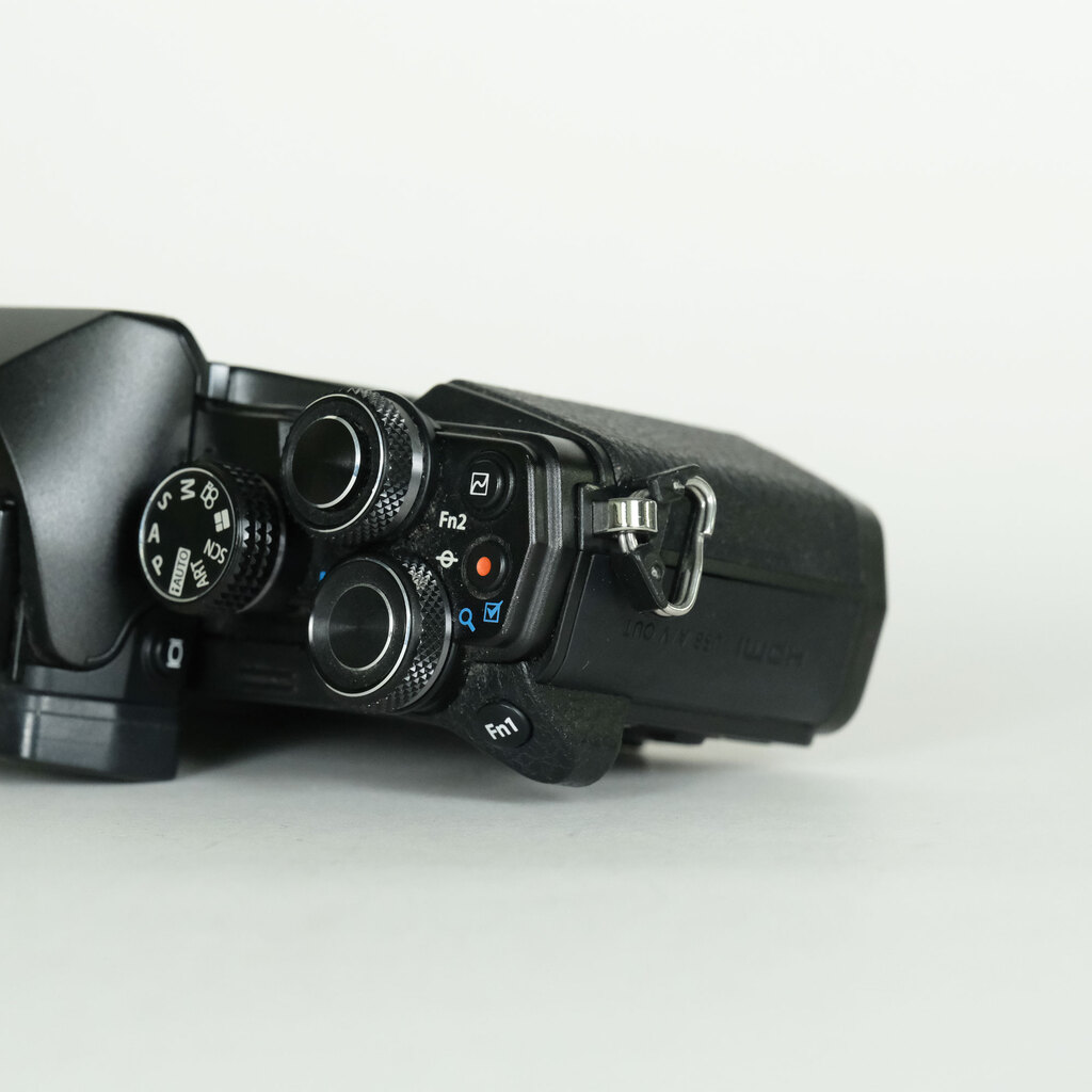 OLYMPUS OM-D E-M10 Mark II