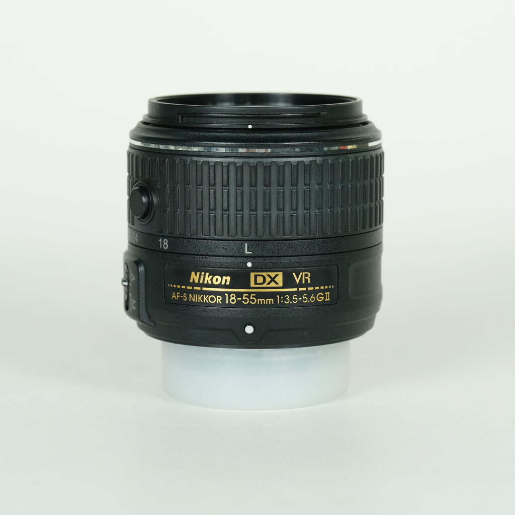 Nikon AF-S DX NIKKOR 18-55mm f3.5-5.6G VR II Nikon AF-S DX NIKKOR 18-55mm f3.5-5.6G VR II