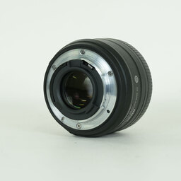 Nikon AF-S DX NIKKOR 35mm f/1.8G Nikon AF-S DX NIKKOR 35mm f/1.8G