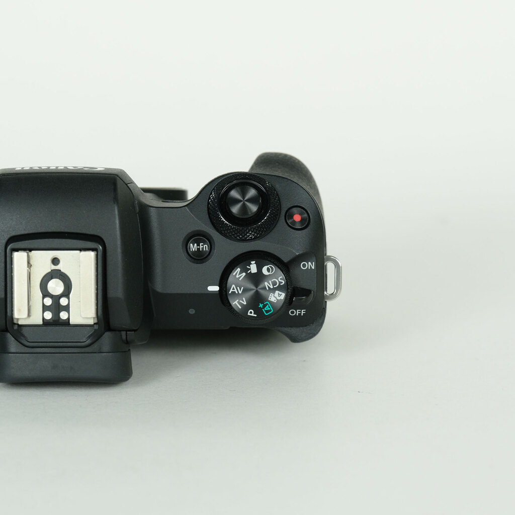 Canon EOS Kiss M2