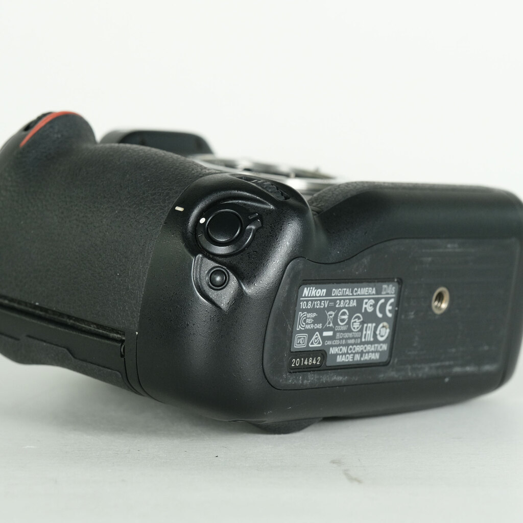 Nikon D4Sの出品 | ONE SCENE（ワンシーン）