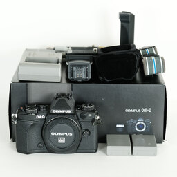 OLYMPUS OM-D E-M5 Mark II