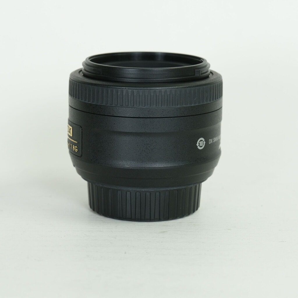 Nikon AF-S DX NIKKOR 35mm f/1.8G Nikon AF-S DX NIKKOR 35mm f/1.8G