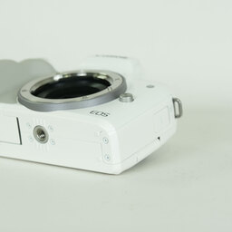 Canon EOS Kiss M2