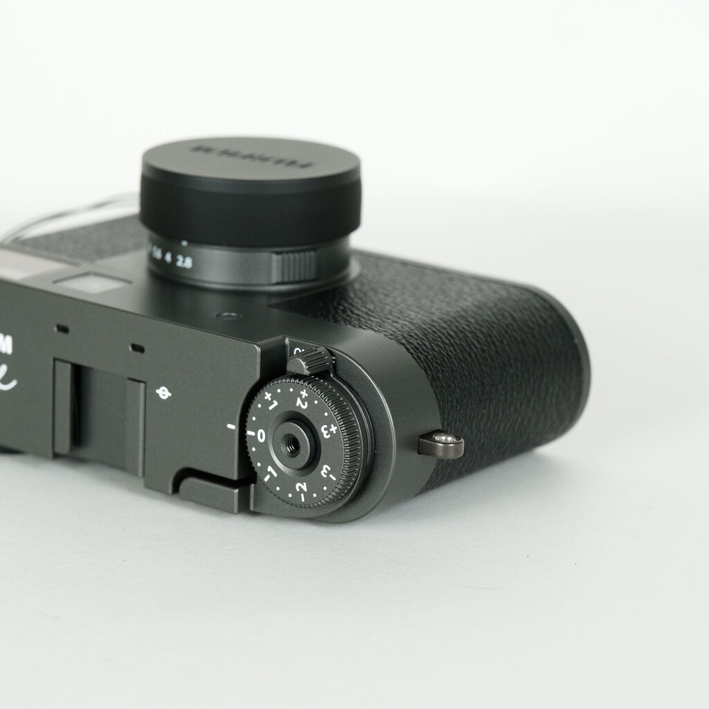 FUJIFILM X half X-HF1