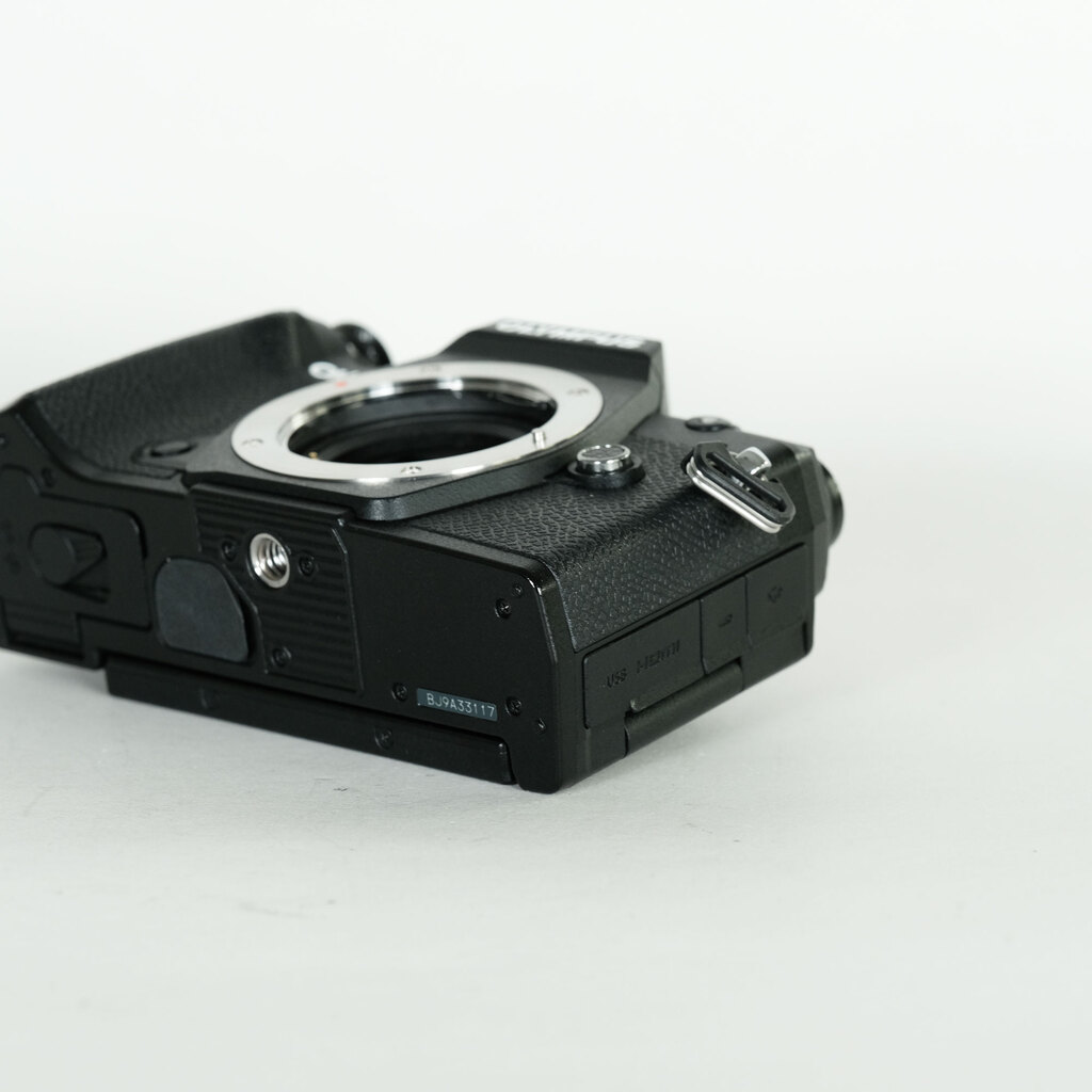 OLYMPUS OM-D E-M5 Mark III