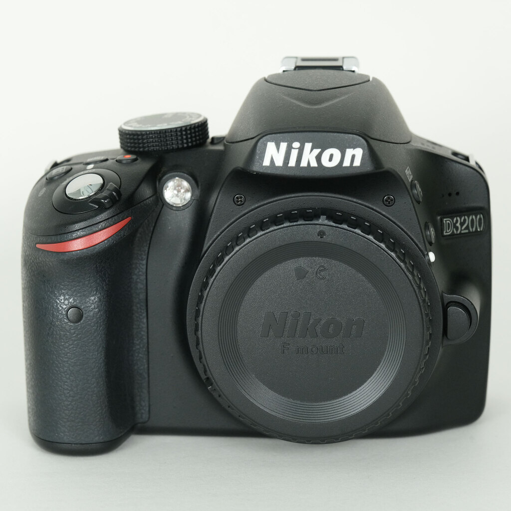Nikon D3200�{�f�B �u���b�N