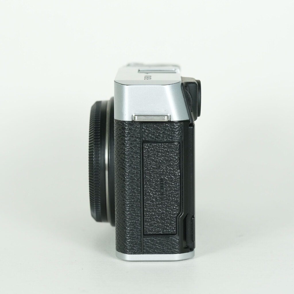 FUJIFILM X-E4