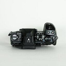 OLYMPUS OM-D E-M1 Mark II