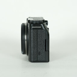 FUJIFILM X-M5